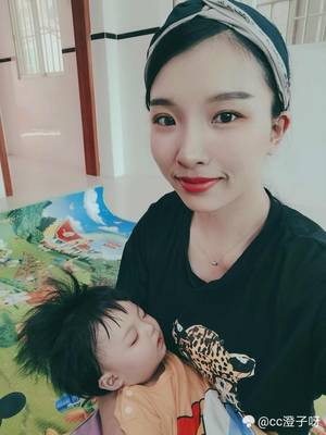 —    👰🏻       ❥❥❥❥❥       👵🏻     —
在成为妻子前
你也是那个天真烂漫的女孩
在成为妈妈之前
你也是外婆捧在手心的宝贝
属于你的日子
就请做回那个被捧在手心的天真宝贝吧～ #母亲节#