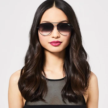 Model shot for frame - only visible on Desktop