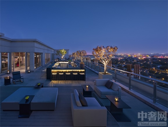 全新夏日鸡尾酒及“日落畅饮”