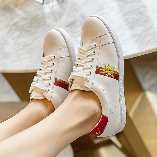 【吴宣仪同款小白鞋】DK Sheepskin UGG 2019新款瓢虫小白鞋女运动鞋/女学生百搭板鞋 DK647 多色多尺码可选